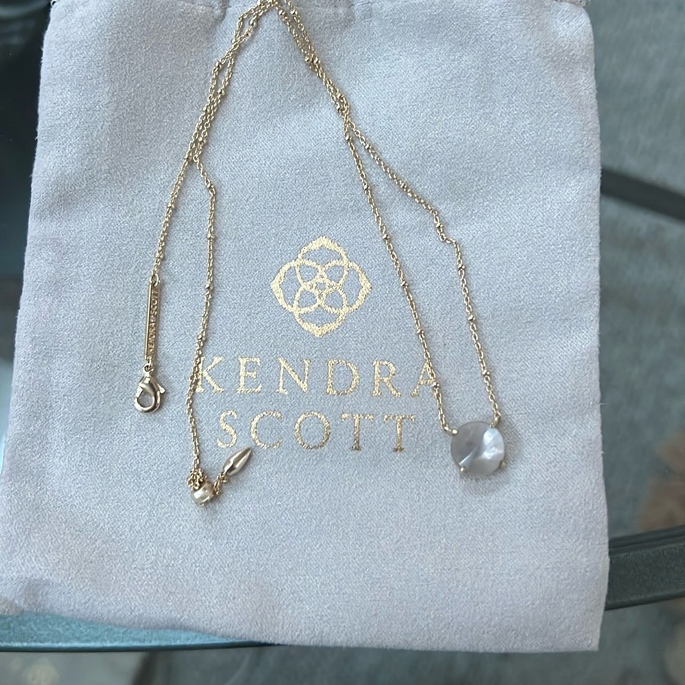 Kendra Scott necklace